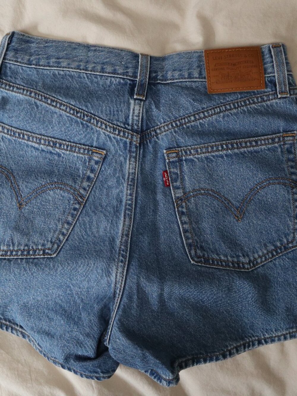 LEVI'S High Loose Shorts 27